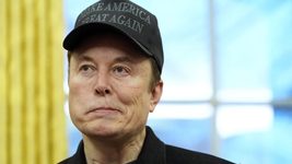 Маску удалось сделать X прибыльной, но выручка пока отстает от времен Twitter Маску удалось сделать X прибыльной, но выручка пока отстает от времен Twitter