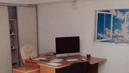 «Предпочитал экономить». Топы Flo поделились фото первого офиса компании – без окон «Предпочитал экономить». Топы Flo поделились фото первого офиса компании – без окон